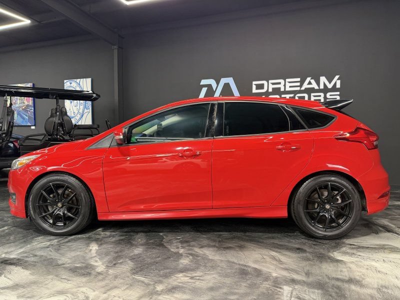 Used 2015 Ford Focus SE w/ SE Sport Package FWD image 8