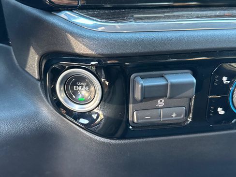 Used 2025 Chevrolet Silverado 1500 LT AWD/4WD image 30