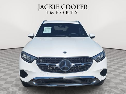 Used 2025 Mercedes-Benz GLC 300 4MATIC image 2