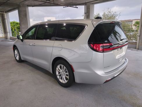 New 2026 Chrysler Pacifica Select image 7