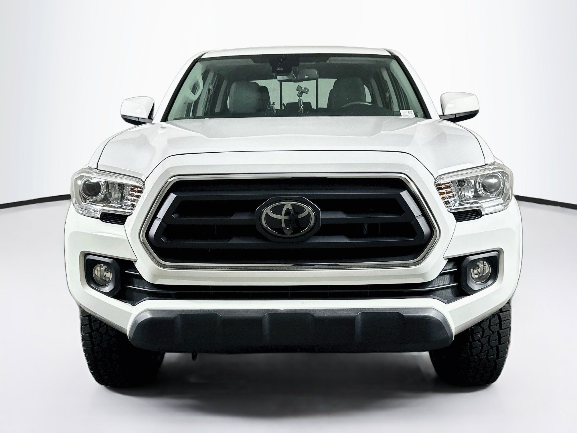 Used 2021 Toyota Tacoma SR5 RWD image 2