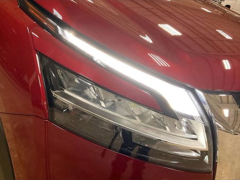 Used 2023 Nissan Pathfinder SL image 27