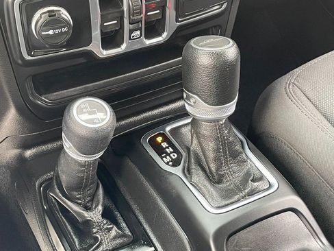 Used 2022 Jeep Gladiator Sport AWD/4WD image 30