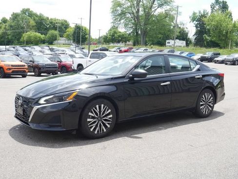 Used 2024 Nissan Altima 2.5 SV FWD image 6