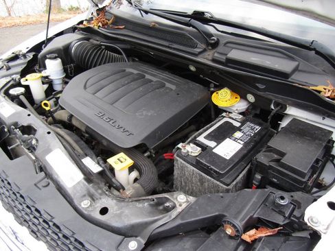 Used 2019 Dodge Grand Caravan SE w/ UConnect Hands-Free Group image 30