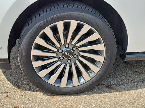 Used 2018 Lincoln Navigator Reserve w/ Technology Package AWD/4WD image 5