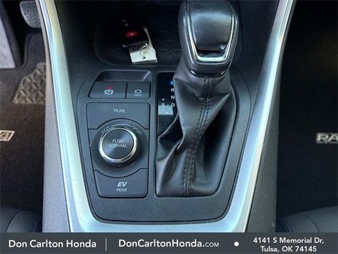 Used 2022 Toyota RAV4 SE image 23