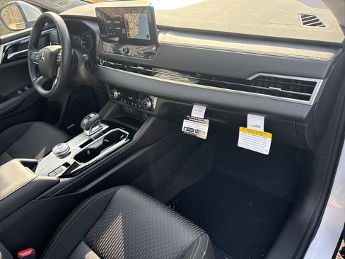 New 2026 Mitsubishi Outlander ES image 19