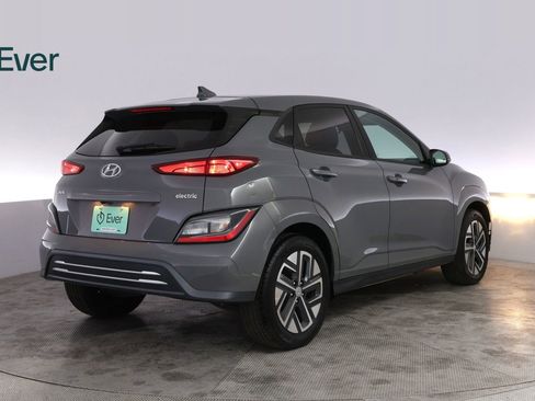 Used 2023 Hyundai Kona SE FWD image 3