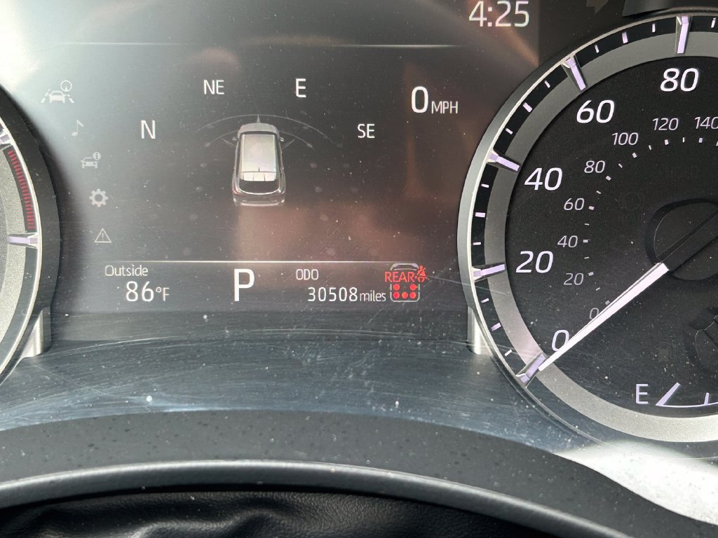 Used 2025 Toyota Highlander XLE FWD image 38