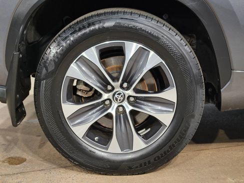 Used 2023 Toyota Highlander XLE AWD/4WD image 17