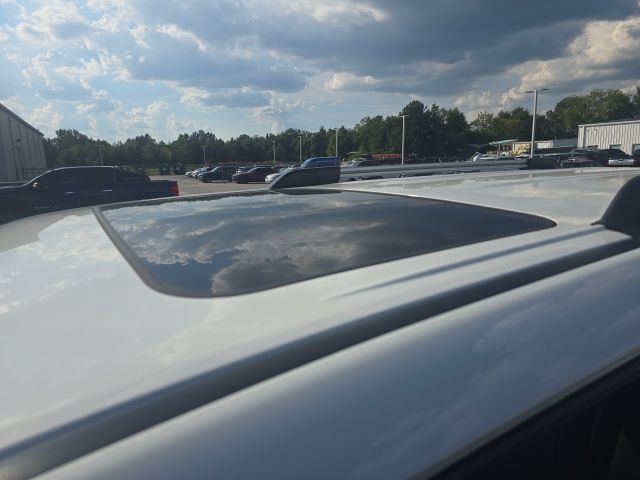 Used 2024 Toyota 4Runner SR5 Premium w/ Moonroof Package RWD image 4