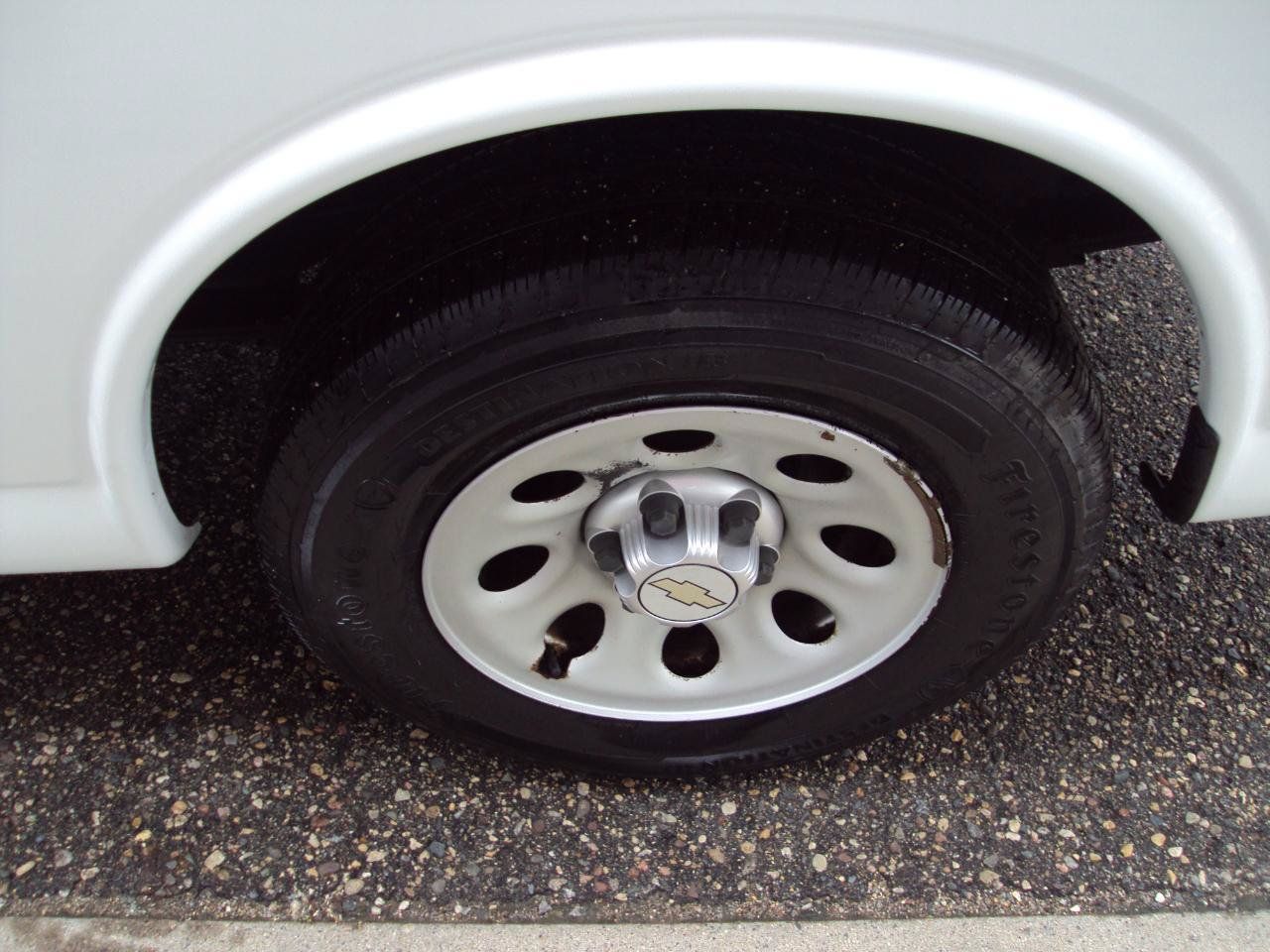 Used 2011 Chevrolet Express 1500 AWD image 32
