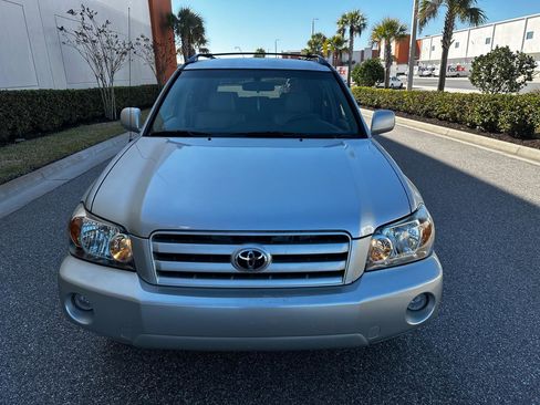 Used 2005 Toyota Highlander 2WD V6 image 2