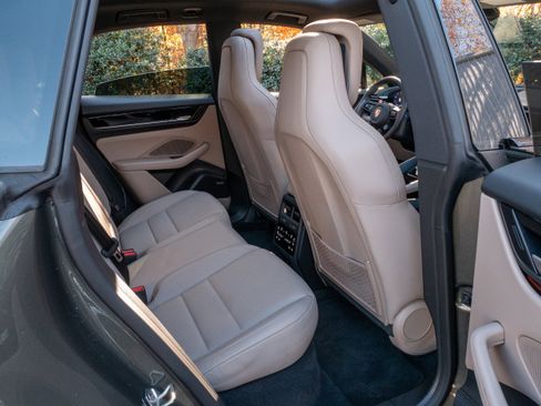 Used 2025 Porsche Macan Electric image 36