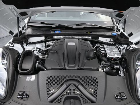 New 2025 Porsche Macan S image 15