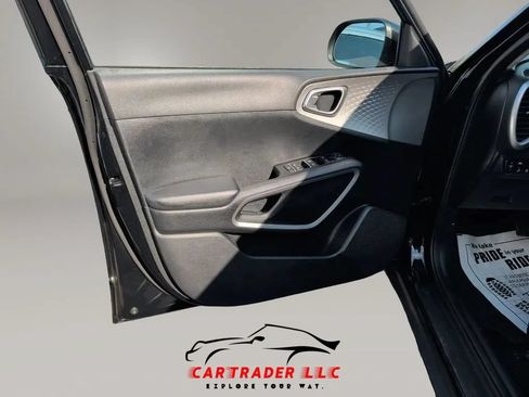 Used 2022 Kia Soul LX w/ Technology Package FWD image 13