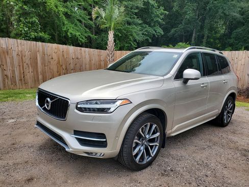 Used 2017 Volvo XC90 T6 Momentum w/ Vision Package AWD/4WD image 3