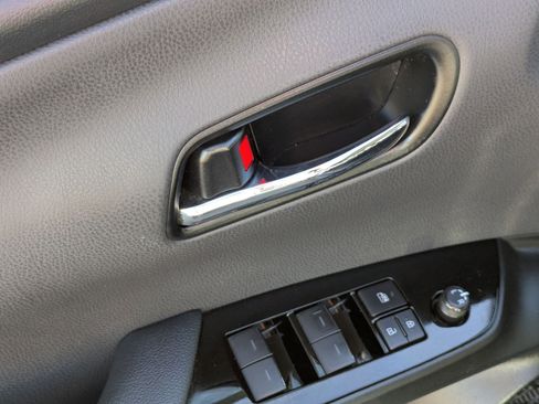 Used 2019 Toyota Prius XLE image 13