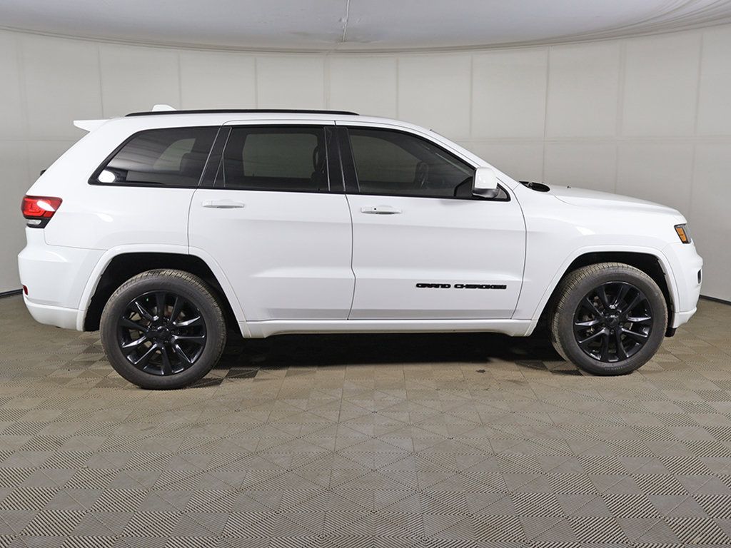 Used 2020 Jeep Grand Cherokee Altitude AWD/4WD image 14