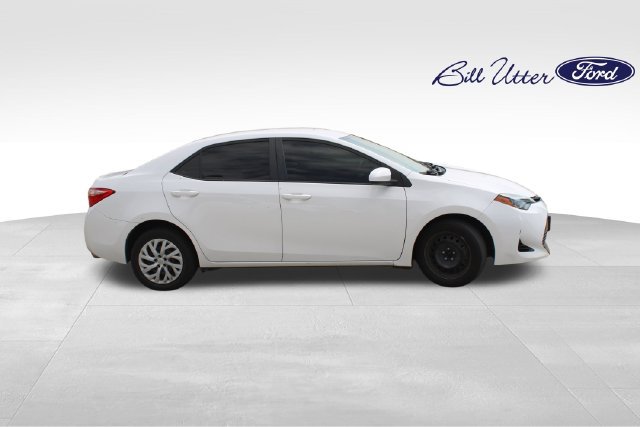 Used 2018 Toyota Corolla LE w/ Carpet Mat Package (TMS) FWD image 4