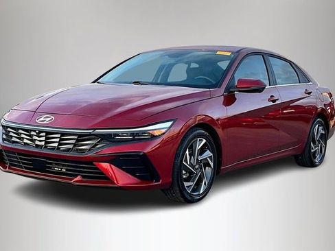 Used 2024 Hyundai Elantra Limited image 2