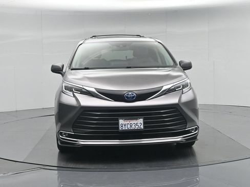 Used 2021 Toyota Sienna XLE FWD image 59