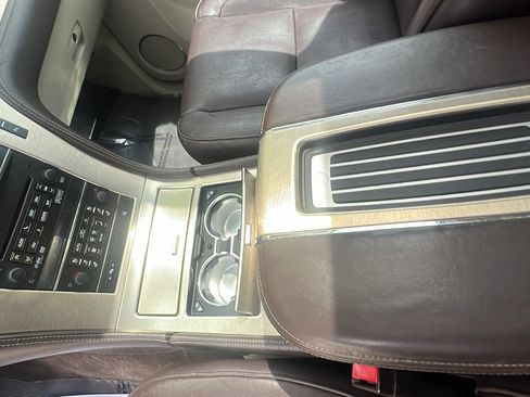 Used 2011 Cadillac Escalade Platinum AWD/4WD image 12