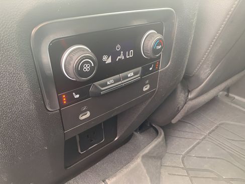 Used 2024 Chevrolet Suburban Z71 w/ Luxury Package AWD/4WD image 26