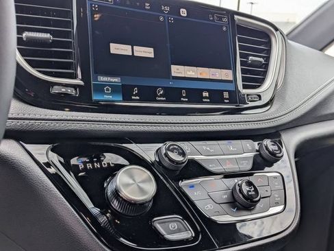 New 2027 Chrysler Pacifica Select FWD image 22
