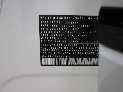 Used 2021 Volkswagen Tiguan SE R-Line image 43