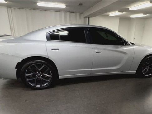 Used 2021 Dodge Charger SXT w/ Blacktop Package image 9