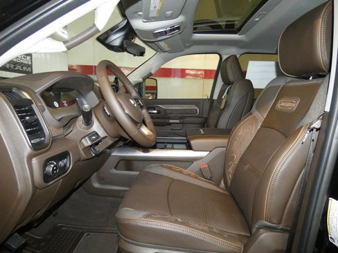 New 2026 RAM 2500 Limited AWD/4WD image 12