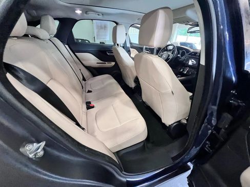 Used 2018 Jaguar F-PACE Premium image 24