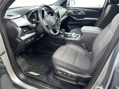 Used 2023 Chevrolet Traverse LT image 11