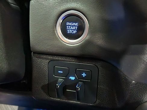 Used 2024 Toyota Tundra Platinum AWD/4WD image 40