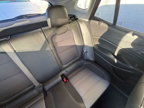 Used 2025 Chevrolet Trax LT image 37
