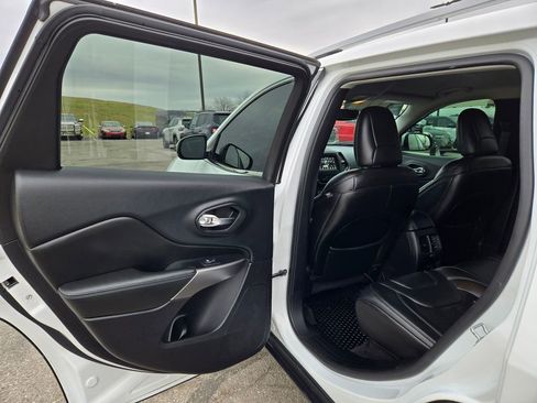 Used 2019 Jeep Cherokee Latitude Plus w/ Comfort/Convenience Group image 29