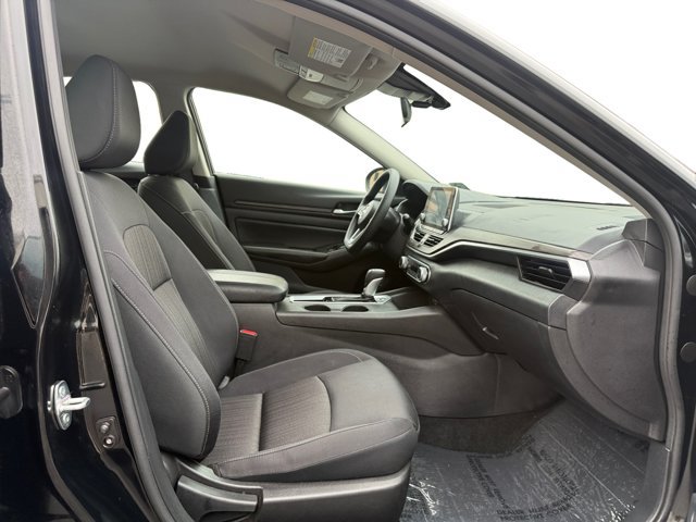 Used 2025 Nissan Altima 2.5 SV FWD image 12