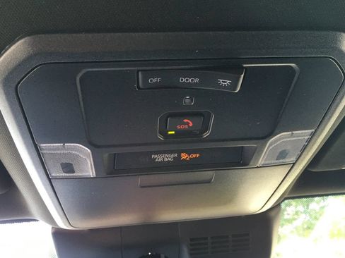 Used 2025 Toyota Tacoma SR5 AWD/4WD image 14