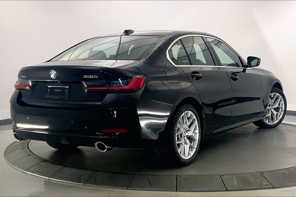Certified 2025 BMW 330i xDrive Sedan w/ Premium Package AWD/4WD image 12