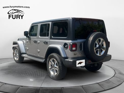 Used 2018 Jeep Wrangler Unlimited Sahara AWD/4WD image 5
