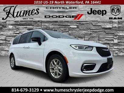 New 2025 Chrysler Pacifica Select