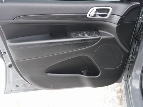 Used 2022 Jeep Grand Cherokee Laredo X image 10