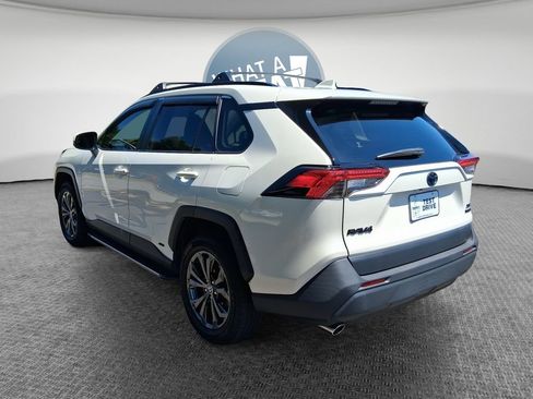 Used 2022 Toyota RAV4 XLE Premium AWD/4WD image 6