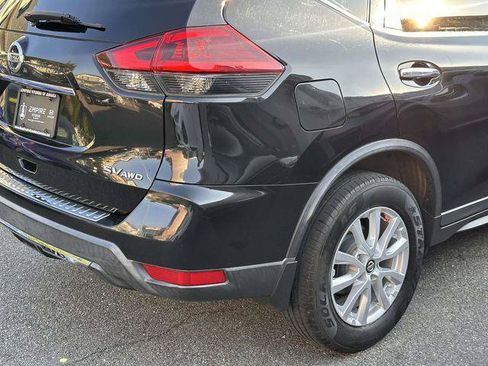 Used 2018 Nissan Rogue SV AWD/4WD image 9