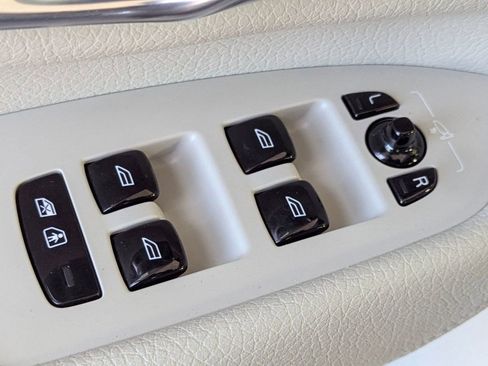 Used 2021 Volvo XC90 T6 Momentum w/ Advanced Package image 23