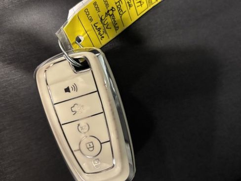 Used 2022 Ford Bronco Badlands image 24