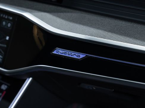 Used 2022 Audi RS 6 4.0T quattro Avant w/ Carbon Optic Package image 63