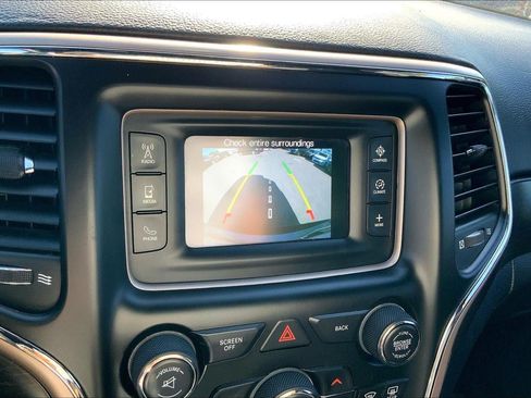 Used 2017 Jeep Grand Cherokee Laredo AWD/4WD image 21